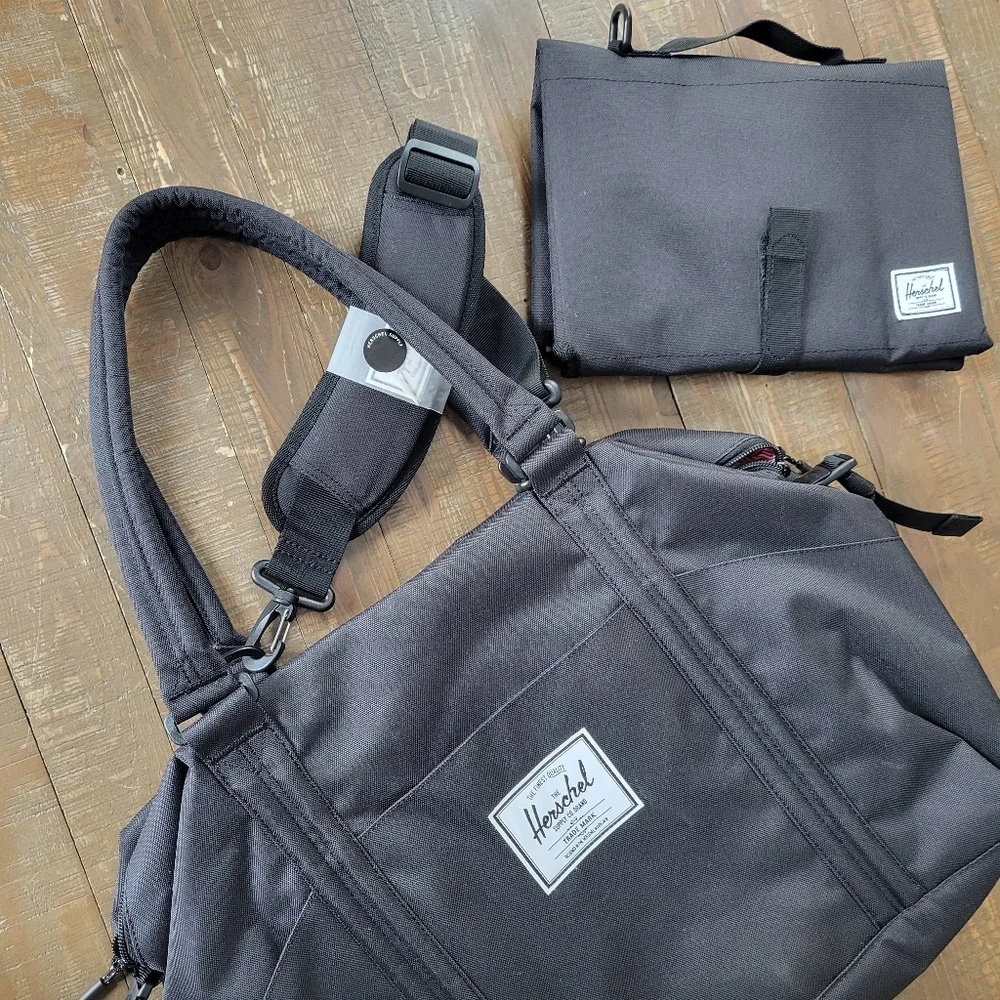 Herschel Supply Co Black Strand Sprout Duffle Diaper Bag Signature Red Strip
